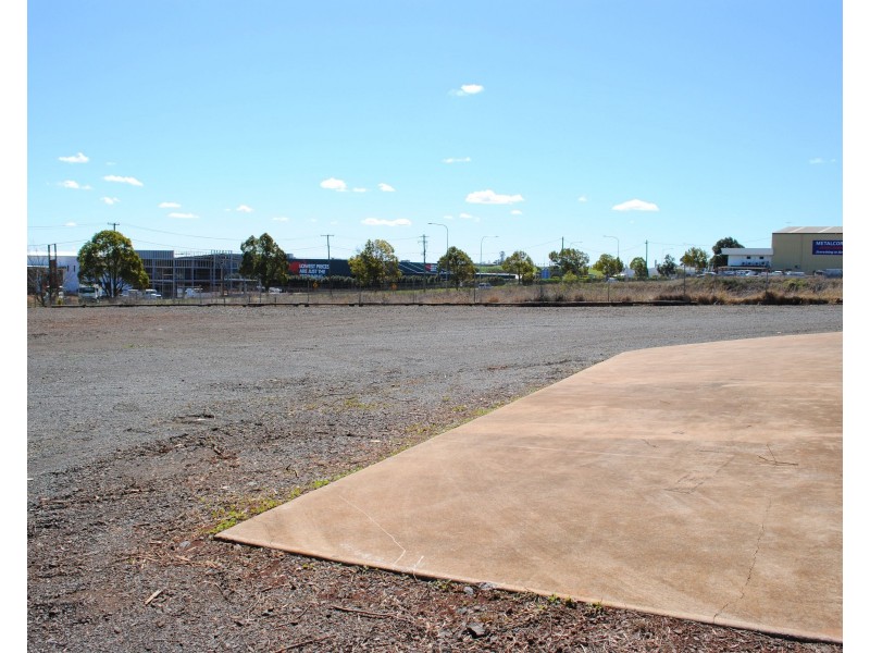 362-364 Anzac Avenue, Harristown QLD 4350