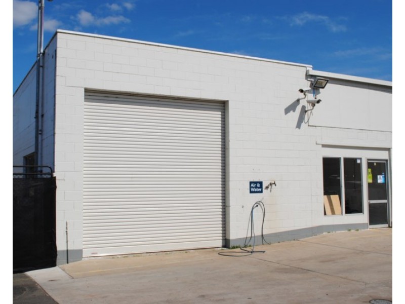 8581 Warrego Highway, Withcott QLD 4352