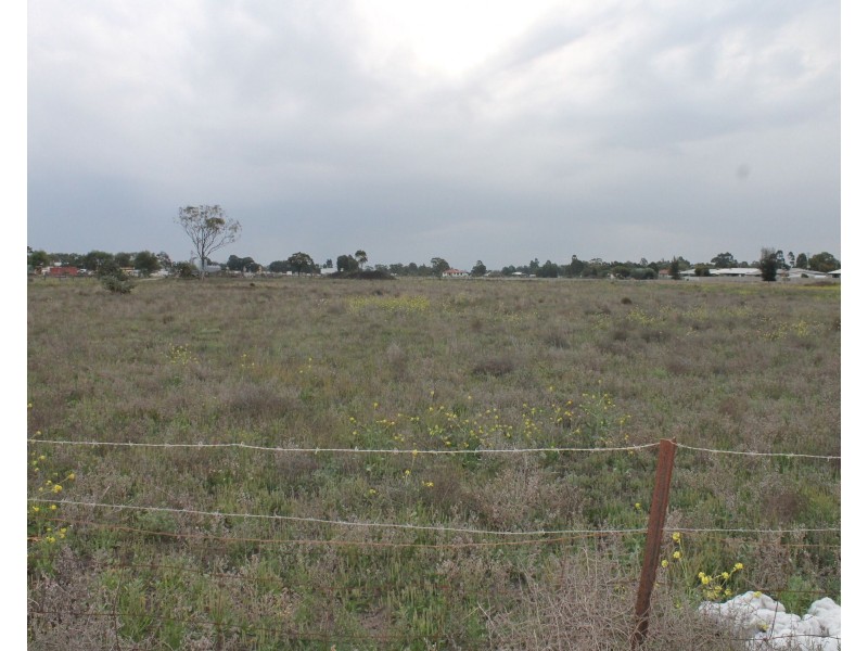 12 Yumborra Road, Dalby QLD 4405