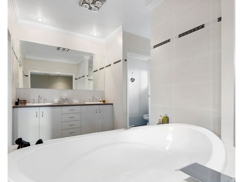 27 Meehan Road, Wellcamp QLD 4350