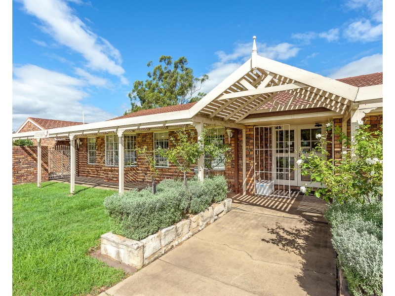2 Stewart Street, Withcott QLD 4352