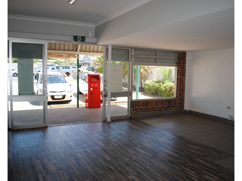 Shop 1, 255 Herries Street, Newtown QLD 4350