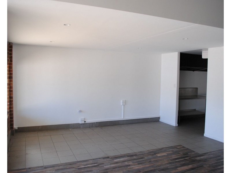 Shop 1, 255 Herries Street, Newtown QLD 4350