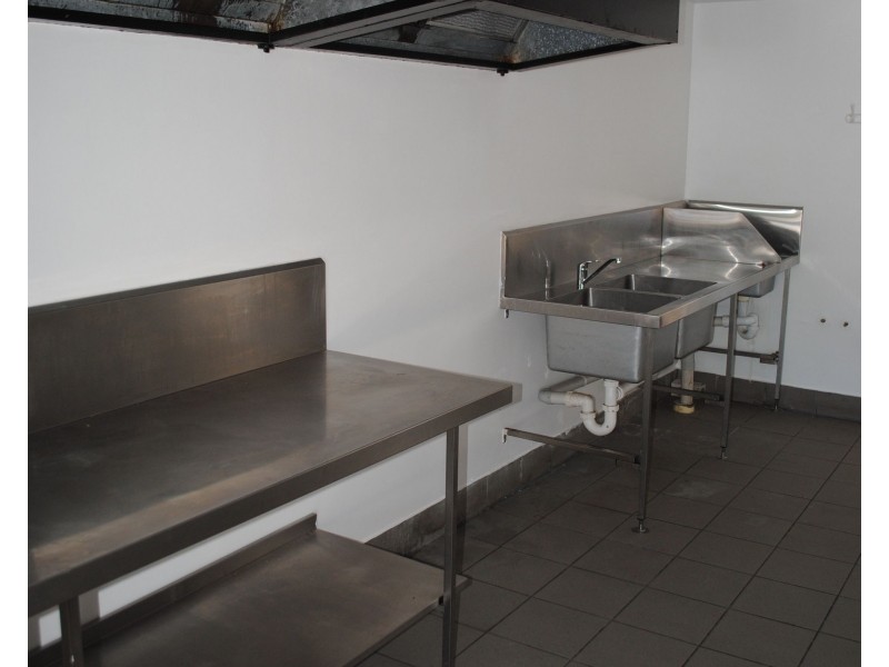 Shop 1, 255 Herries Street, Newtown QLD 4350