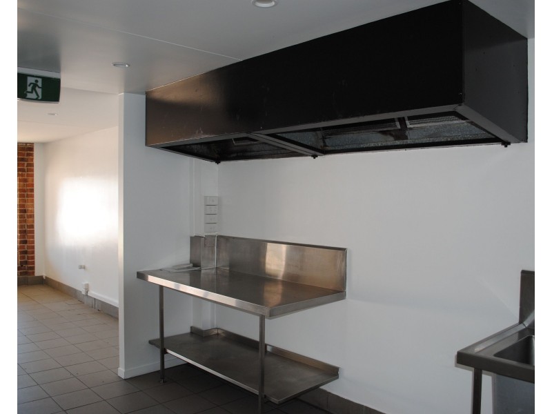 Shop 1, 255 Herries Street, Newtown QLD 4350