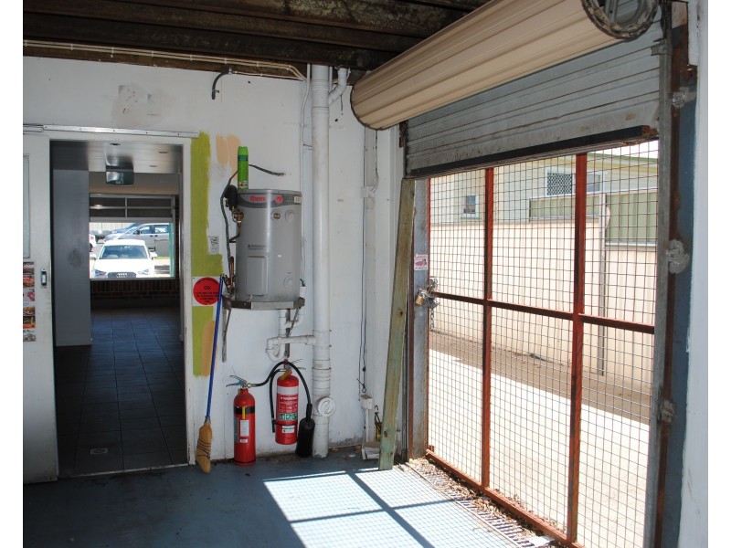 Shop 1, 255 Herries Street, Newtown QLD 4350