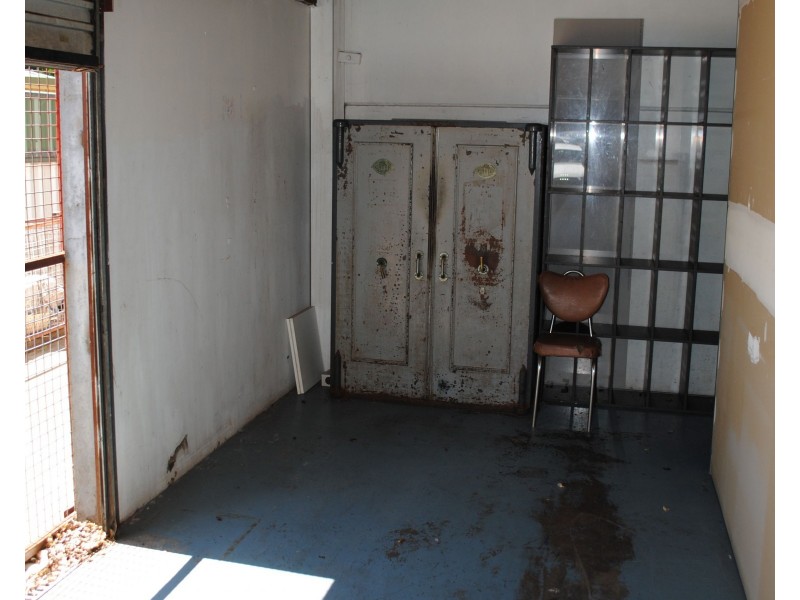 Shop 1, 255 Herries Street, Newtown QLD 4350