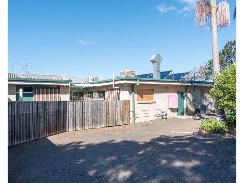 32 Tourist Road, East Toowoomba QLD 4350