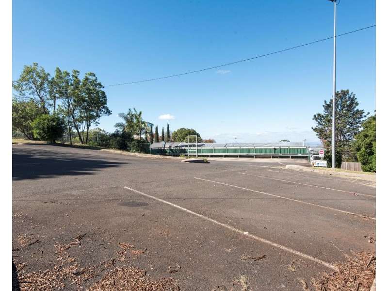 32 Tourist Road, East Toowoomba QLD 4350