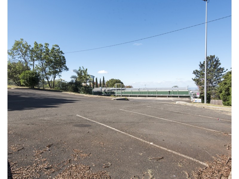 32 Tourist Road, East Toowoomba QLD 4350