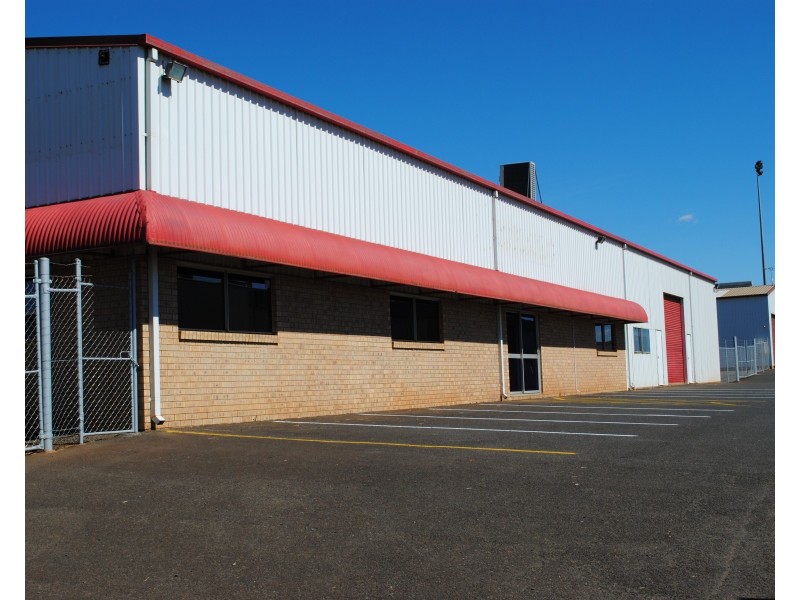 Shed 4, 388 Taylor Street, Wilsonton QLD 4350