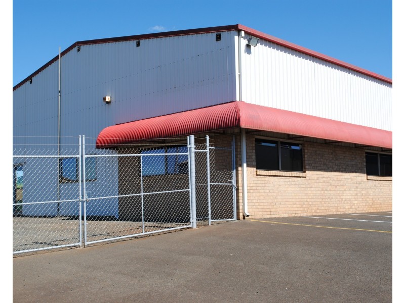 Shed 4, 388 Taylor Street, Wilsonton QLD 4350