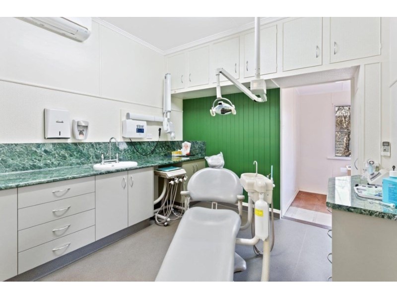 165 Russell Street, Newtown QLD 4350