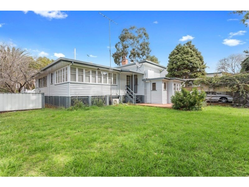 165 Russell Street, Newtown QLD 4350