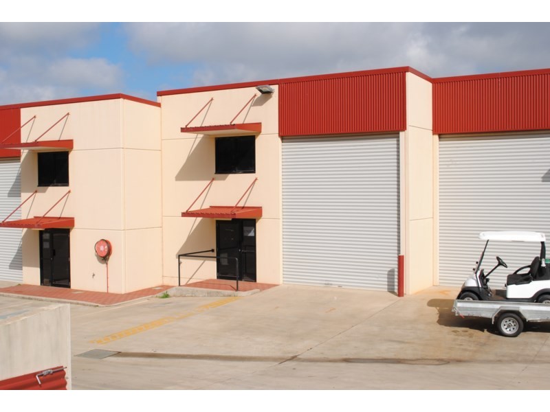 Unit 3. 14 Civil Court, Harlaxton QLD 4350