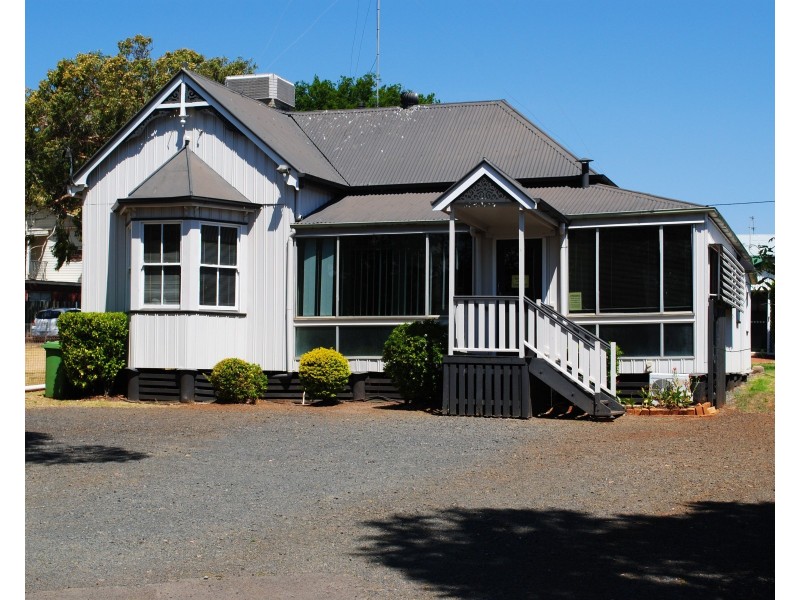 8 Clopton Street, East Toowoomba QLD 4350