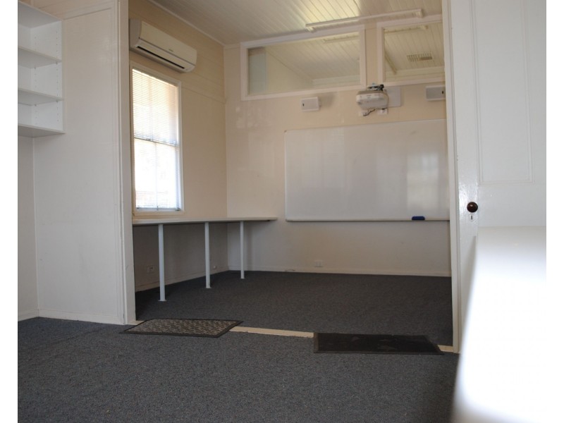 8 Clopton Street, East Toowoomba QLD 4350