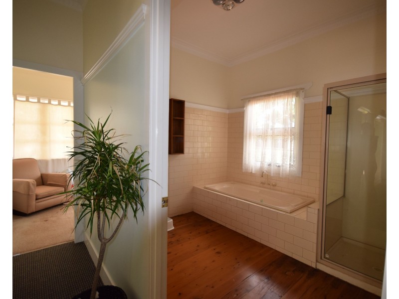 24 Herries Street, East Toowoomba QLD 4350