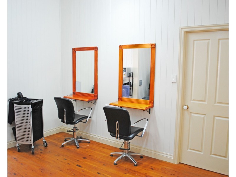 T1, 243 Bridge Street, Newtown QLD 4305