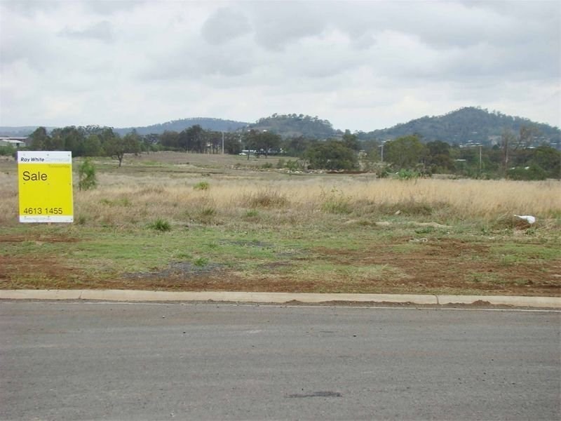 12 Hillman Street, Wilsonton QLD 4350