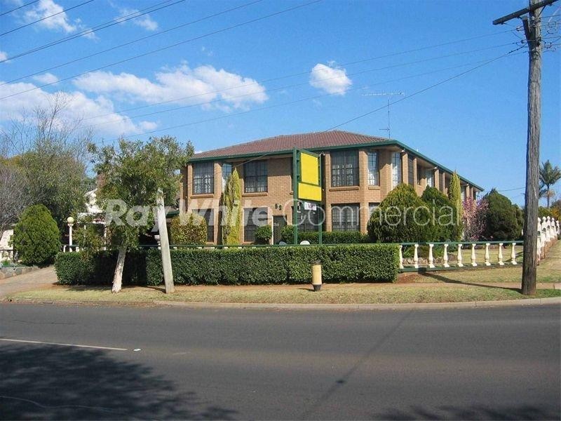 A Raceview Motor Inn, Newtown QLD 4350