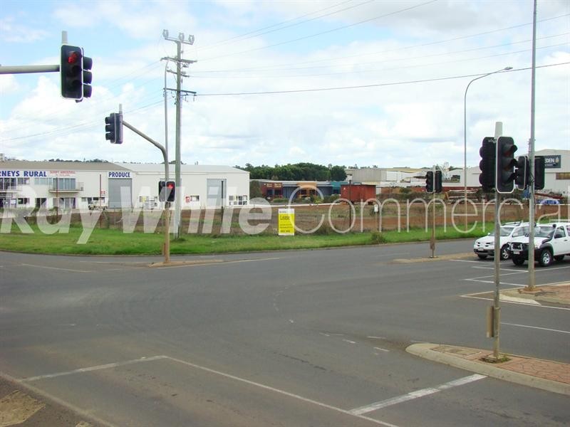 393 Taylor Street, Wilsonton QLD 4350