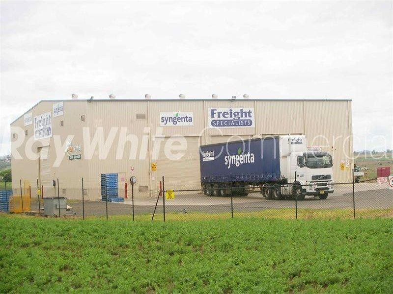 10775 Warrego Highway, Charlton QLD 4350