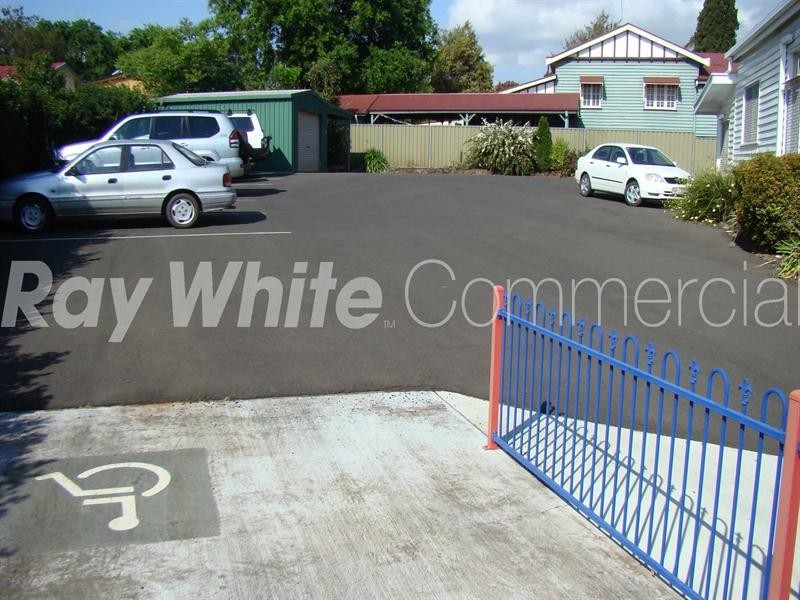180 Ruthven Street, North Toowoomba QLD 4350