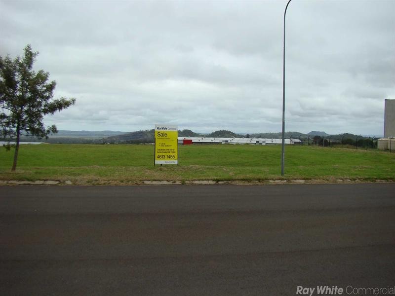 13-15 Spalding Street, Harristown QLD 4350