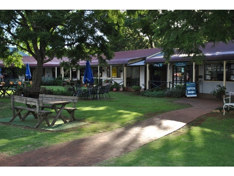 10498 New England Highway, Highfields QLD 4352