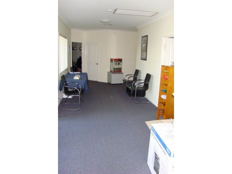 96 – 98 Anzac Avenue, Newtown QLD 4350