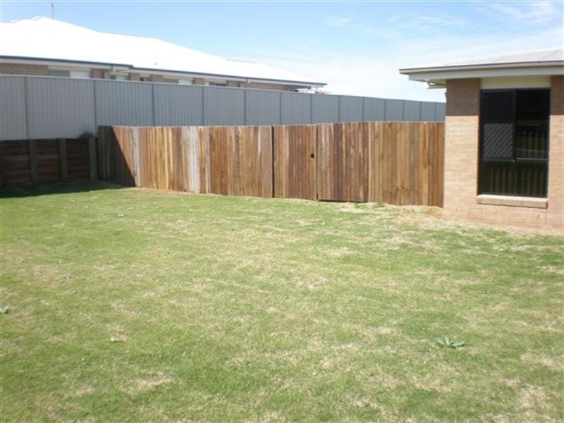 42 Whitman Street, Westbrook QLD 4350