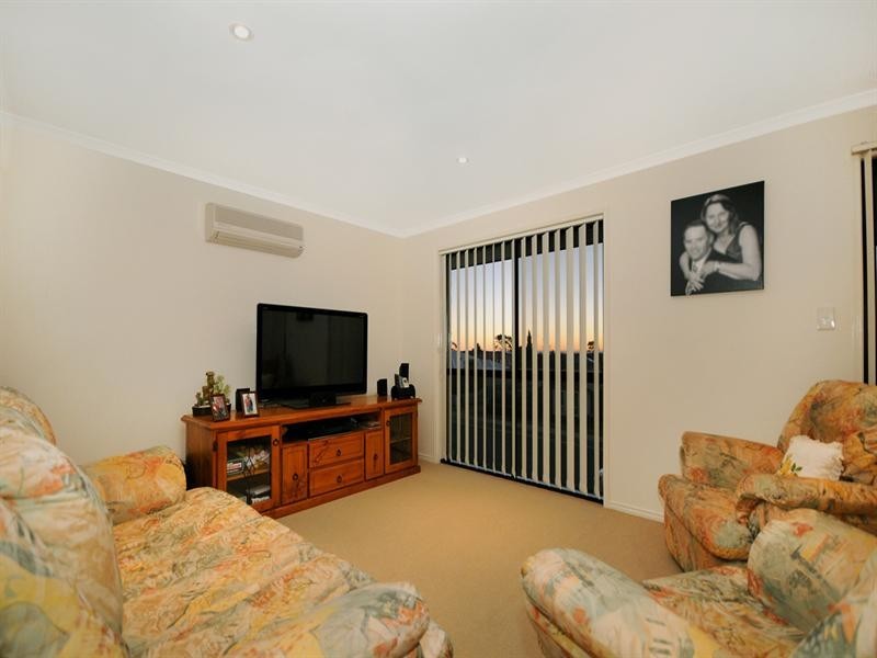 14 Banksdale Drive, Middle Ridge QLD 4350