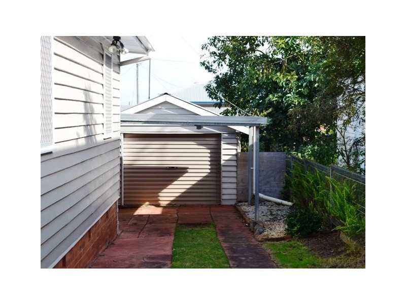 9 Knight Street, North Toowoomba QLD 4350