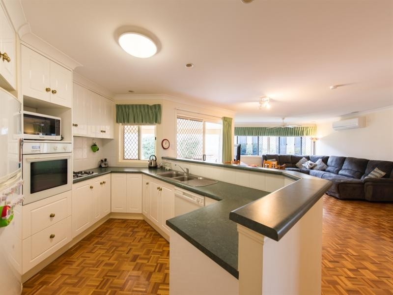 15 Paddington Court, Middle Ridge QLD 4350