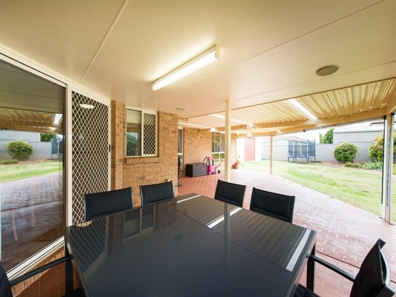 15 Paddington Court, Middle Ridge QLD 4350