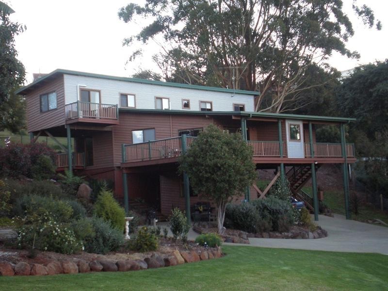 6 Scenic Crescent, Blue Mountain Heights QLD 4350