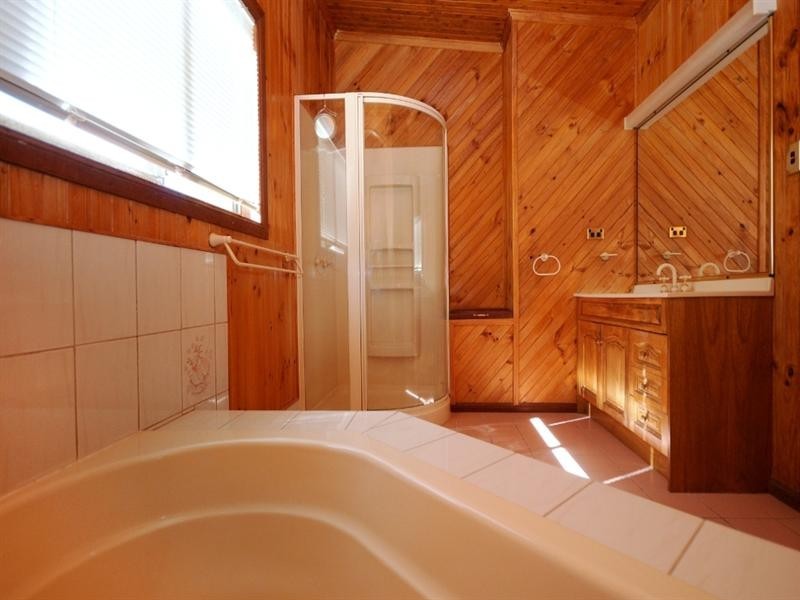 6 Scenic Crescent, Blue Mountain Heights QLD 4350