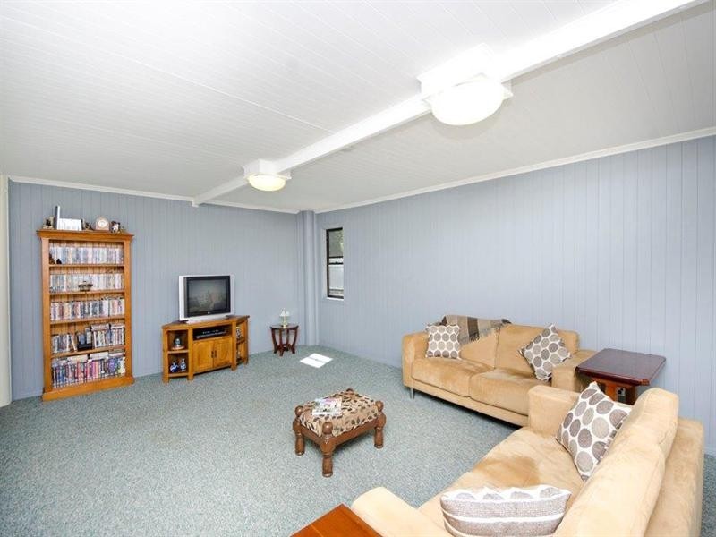 6 Scenic Crescent, Blue Mountain Heights QLD 4350