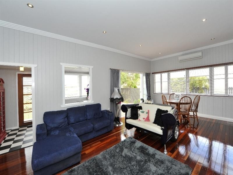 76 Beale Street, Oakey QLD 4401