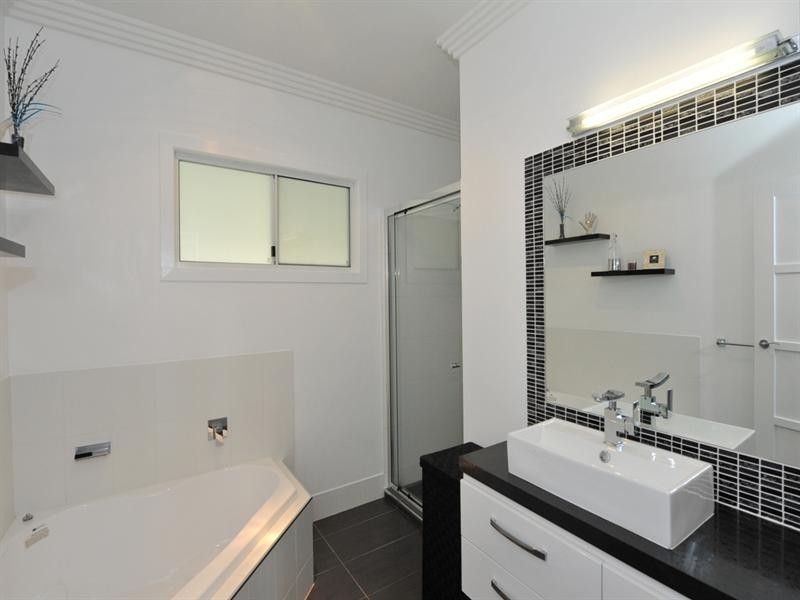 76 Beale Street, Oakey QLD 4401