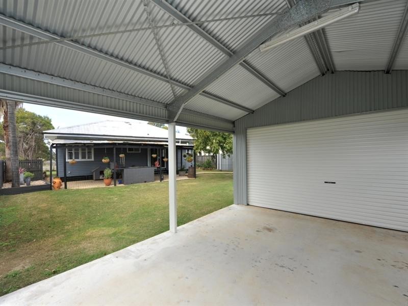 76 Beale Street, Oakey QLD 4401