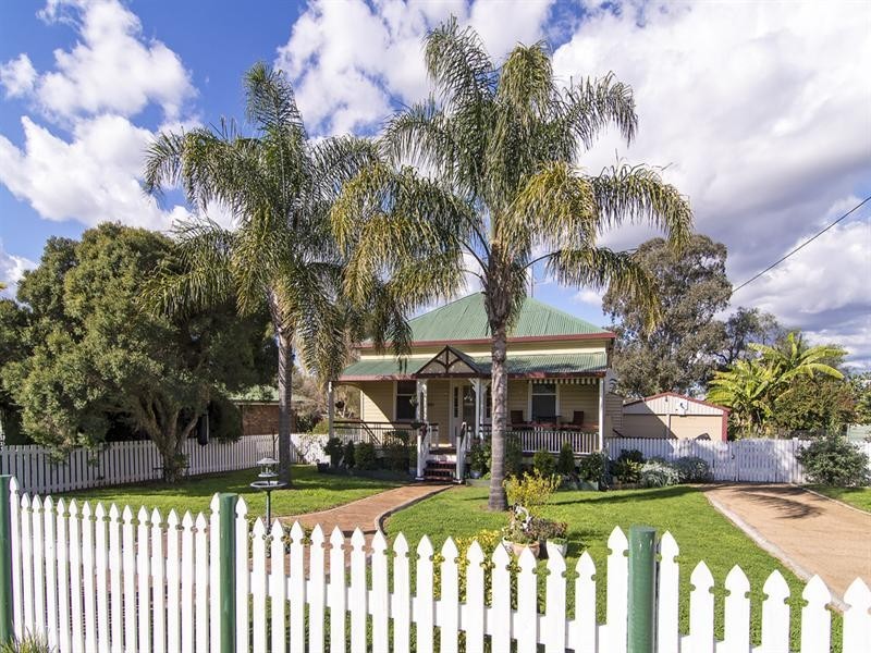 8 Hamilton Street, Wyreema QLD 4352