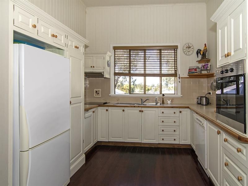 8 Hamilton Street, Wyreema QLD 4352