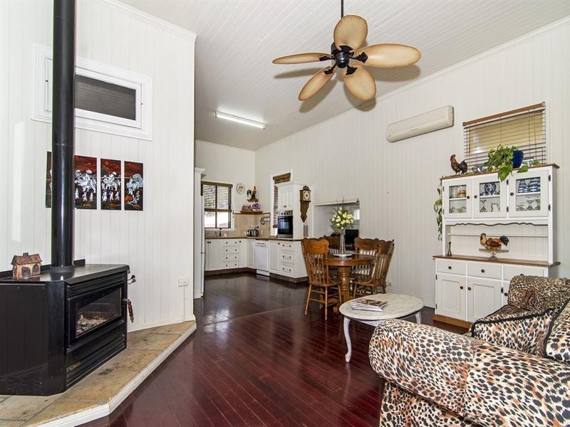 8 Hamilton Street, Wyreema QLD 4352