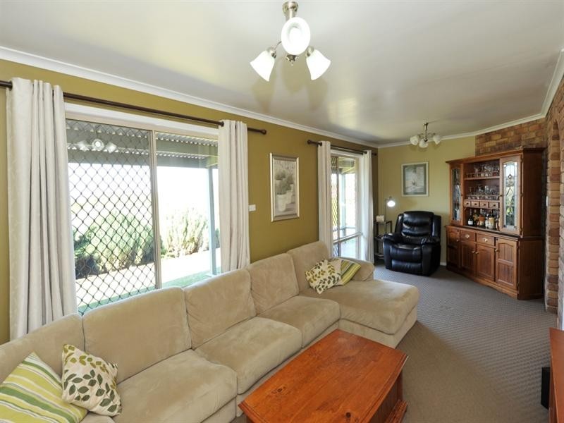 13 Kurrajong Court, Meringandan West QLD 4352