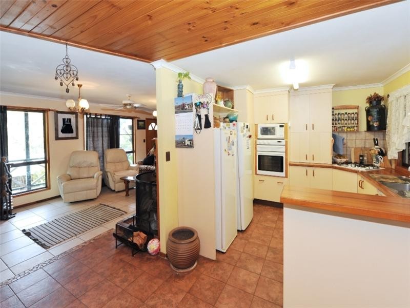 11 Hillview Crescent, Gowrie Junction QLD 4352