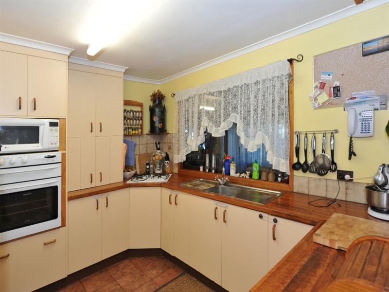 11 Hillview Crescent, Gowrie Junction QLD 4352