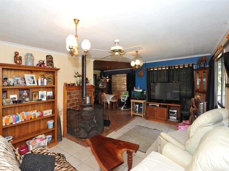 11 Hillview Crescent, Gowrie Junction QLD 4352