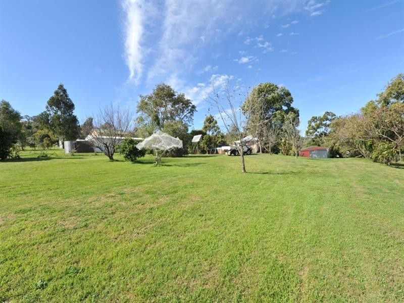 11 Hillview Crescent, Gowrie Junction QLD 4352